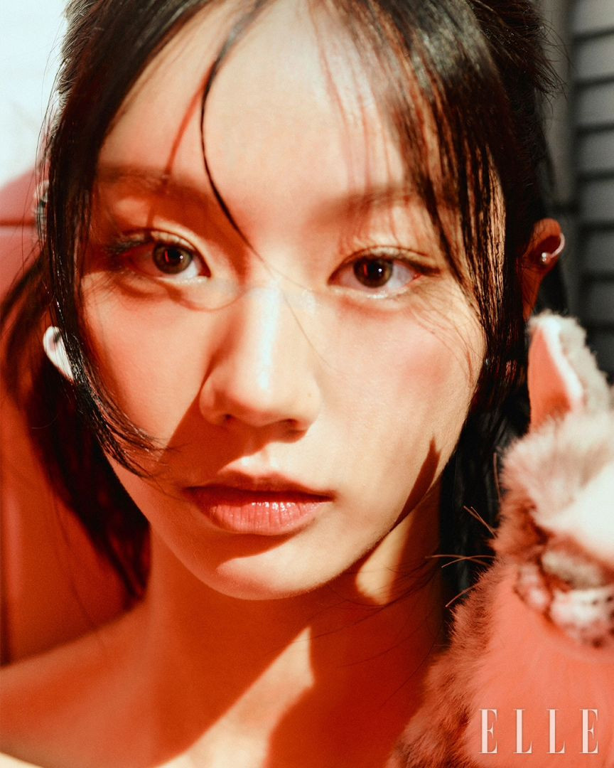 "Pil Seon của Victory là một người tuyệt vời, người biết mình muốn gì và điều gì khiến cô ấy hạnh phúc. Pil Seon là một nhân vật trẻ nhưng đầy nhiệt huyết và luôn suy ngẫm sâu sắc về bản thân. Tôi tin rằng tôi có thể bộc lộ một khía cạnh khác của bản thân bằng cách khắc họa cô ấy", Hyeri chia sẻ về nhân vật trong phim điện ảnh mới nhất của mình, đã giúp cô nhận được giải thưởng Rising star tại Liên hoan phim châu Á New York vào ngày 16/7 vừa qua.