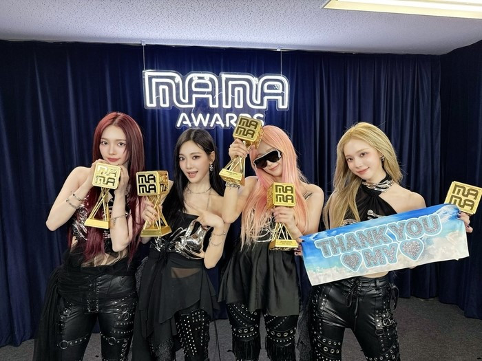 Aespa là cái tên nổi bật nhất MAMA 2024 khi giành ngôi vị Daesang Song of the Year với ca khúc Supernova. Bên cạnh đó, Aespa còn thắng 5 giải là Nhóm nữ xuất sắc nhất, Sự lựa chọn của fan, Màn trình diễn vũ đạo xuất sắc nhất của nhóm nữ, Biên đạo xuất sắc nhất (Supernova) và MV xuất sắc nhất (Armageddon). Aespa là cái tên nổi bật nhất MAMA 2024 khi giành ngôi vị Daesang Song of the Year với ca khúc Supernova. Bên cạnh đó, Aespa còn thắng 5 giải là Nhóm nữ xuất sắc nhất, Sự lựa chọn của fan, Màn trình diễn vũ đạo xuất sắc nhất của nhóm nữ, Biên đạo xuất sắc nhất (Supernova) và MV xuất sắc nhất (Armageddon).