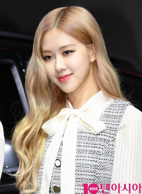 Trong khí Lisa, Jennie, Jisoo đều đã 'rời' YG và công bố hành trình riêng của mình thì kế hoạch hoạt động cá nhân trong tương lai của Rosé vẫn chưa được quyết định cụ thể. Trong khí Lisa, Jennie, Jisoo đều đã 'rời' YG và công bố hành trình riêng của mình thì kế hoạch hoạt động cá nhân trong tương lai của Rosé vẫn chưa được quyết định cụ thể.