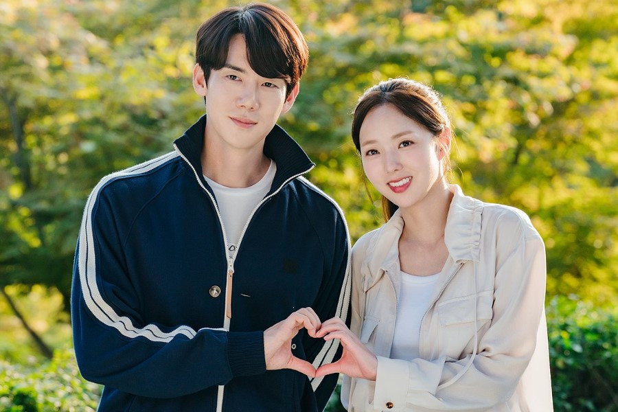 Chuyện tình lãng mạn của Yoo Yeon Seok và Chae Soo Bin nở rộ sau khi trở thành đồng nghiệp. Chuyện tình lãng mạn của Yoo Yeon Seok và Chae Soo Bin nở rộ sau khi trở thành đồng nghiệp.