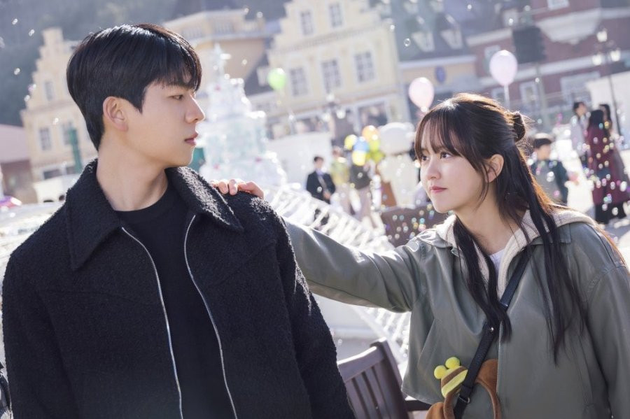 Serendipity's Embrace gồm 8 tập khởi chiếu vào ngày 22/7, lúc 20h40 (theo giờ Hàn Quốc) và có sẵn trên Viki. Serendipity's Embrace gồm 8 tập khởi chiếu vào ngày 22/7, lúc 20h40 (theo giờ Hàn Quốc) và có sẵn trên Viki.