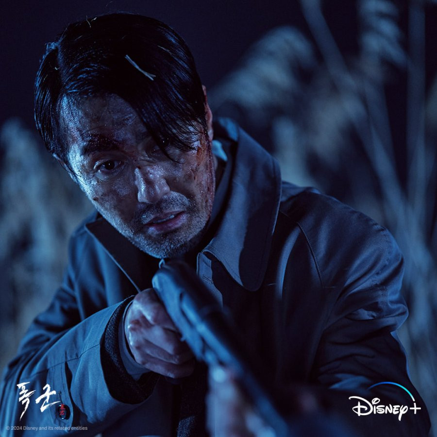 Cha Seung Won vào vai Im Sang, một cựu điệp viên được giao nhiệm vụ loại bỏ những người có liên quan đến Tyrant Program. Bản chất tàn nhẫn của Im Sang hoàn toàn trái ngược với vẻ ngoài chỉn chu và thái độ lịch sự của anh. Về vai diễn của mình, Cha Seung Won chia sẻ: "Tôi muốn truyền tải tính hai mặt cực đoan của Im Sang". Cha Seung Won vào vai Im Sang, một cựu điệp viên được giao nhiệm vụ loại bỏ những người có liên quan đến Tyrant Program. Bản chất tàn nhẫn của Im Sang hoàn toàn trái ngược với vẻ ngoài chỉn chu và thái độ lịch sự của anh. Về vai diễn của mình, Cha Seung Won chia sẻ: "Tôi muốn truyền tải tính hai mặt cực đoan của Im Sang".