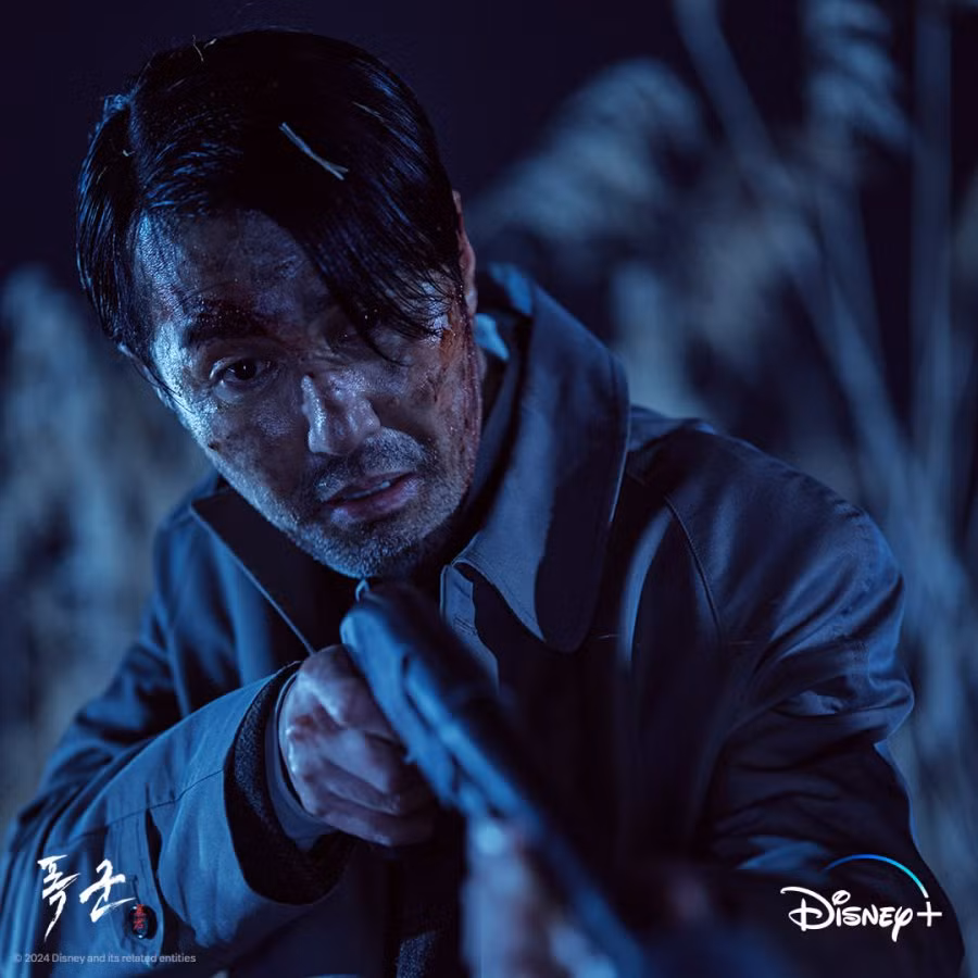 Cha Seung Won vào vai Im Sang, một cựu điệp viên được giao nhiệm vụ loại bỏ những người có liên quan đến Tyrant Program. Bản chất tàn nhẫn của Im Sang hoàn toàn trái ngược với vẻ ngoài chỉn chu và thái độ lịch sự của anh. Về vai diễn của mình, Cha Seung Won chia sẻ: "Tôi muốn truyền tải tính hai mặt cực đoan của Im Sang". Cha Seung Won vào vai Im Sang, một cựu điệp viên được giao nhiệm vụ loại bỏ những người có liên quan đến Tyrant Program. Bản chất tàn nhẫn của Im Sang hoàn toàn trái ngược với vẻ ngoài chỉn chu và thái độ lịch sự của anh. Về vai diễn của mình, Cha Seung Won chia sẻ: "Tôi muốn truyền tải tính hai mặt cực đoan của Im Sang".