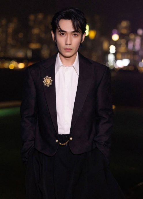 Chu Nhất Long trở thành Ảnh đế trẻ nhất Trung Quốc hiện tại khi đoạt giải thưởng &quot;nam diễn viên xuất sắc nhất&quot; tại LHP Kim kê lần thứ 35 với Nhân sinh đại sự. Năm 2023 cũng là năm đầu tiên nam diễn viên được vinh danh giải King của Đêm hội Weibo. Ngoài ra, Chu Nhất Long còn được trao giải Diễn viên điện ảnh chất lượng của năm cùng với Châu Đông Vũ và Trương Tiểu Phỉ.