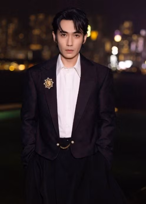 Chu Nhất Long trở thành Ảnh đế trẻ nhất Trung Quốc hiện tại khi đoạt giải thưởng "nam diễn viên xuất sắc nhất" tại LHP Kim kê lần thứ 35 với Nhân sinh đại sự. Năm 2023 cũng là năm đầu tiên nam diễn viên được vinh danh giải King của Đêm hội Weibo. Ngoài ra, Chu Nhất Long còn được trao giải Diễn viên điện ảnh chất lượng của năm cùng với Châu Đông Vũ và Trương Tiểu Phỉ. Chu Nhất Long trở thành Ảnh đế trẻ nhất Trung Quốc hiện tại khi đoạt giải thưởng "nam diễn viên xuất sắc nhất" tại LHP Kim kê lần thứ 35 với Nhân sinh đại sự. Năm 2023 cũng là năm đầu tiên nam diễn viên được vinh danh giải King của Đêm hội Weibo. Ngoài ra, Chu Nhất Long còn được trao giải Diễn viên điện ảnh chất lượng của năm cùng với Châu Đông Vũ và Trương Tiểu Phỉ.