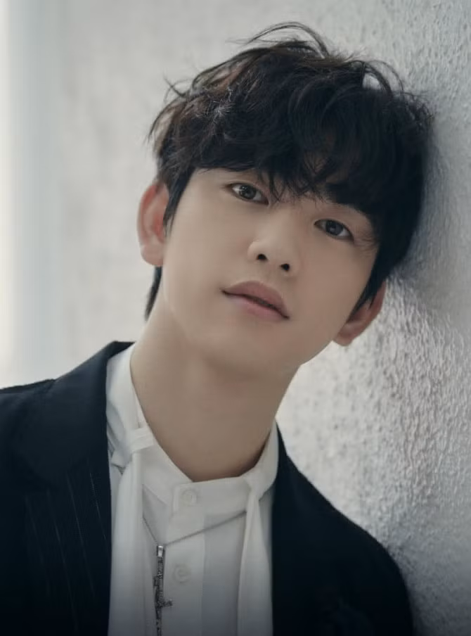 Sau khi xuất ngũ vào ngày 7/11, tác phẩm trở lại của Park Jinyoung dự kiến sẽ là Witch của Channel A.