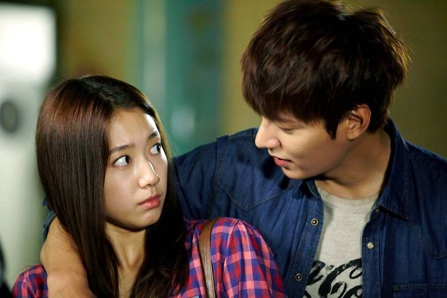 Lee Min Ho và Park Shin Hye trong The Heirs.