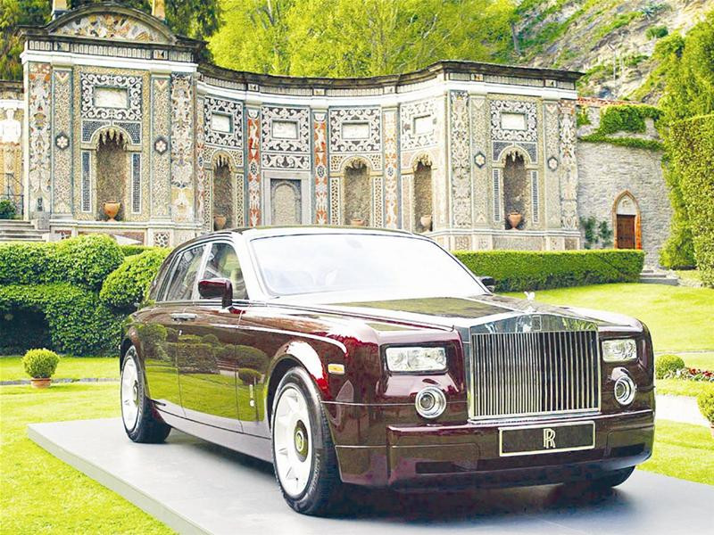 Roll - Royce, một trong những loại xe đắt tiền nhất thế giới. Roll - Royce, một trong những loại xe đắt tiền nhất thế giới.