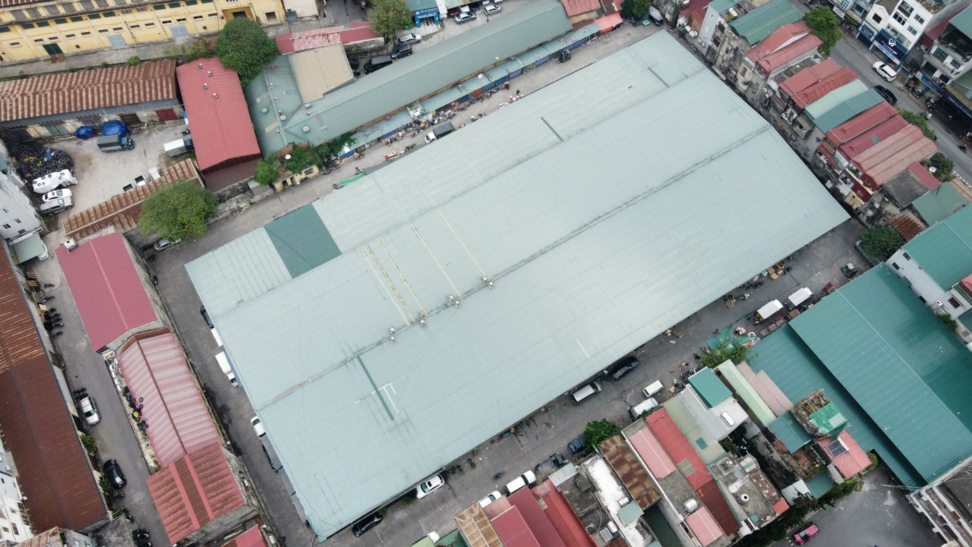 Cử tri đã đề nghị thành phố xem xét thu hồi các điểm này để dành quỹ đất xây trường học nhằm giải quyết tình trạng thiếu trường, lớp học trên địa bàn.