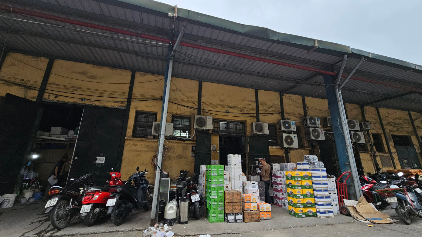 Công ty Thực phẩm Miền Bắc đang quản lý và sử dụng khu đất làm kho chứa hàng hóa, thực phẩm và bánh kẹo...