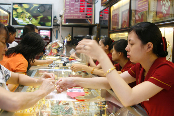 Vàng nhẫn bị dìm giá