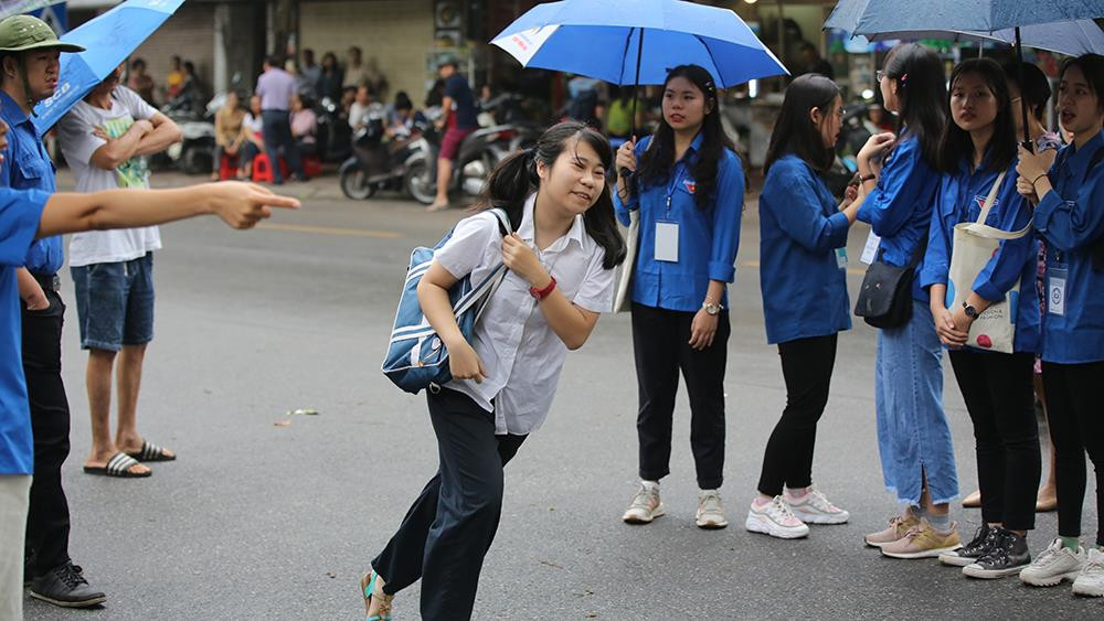 Hàng triệu học sinh cả nước bước vào cuộc đua lớp 10 nóng bỏng ảnh 20