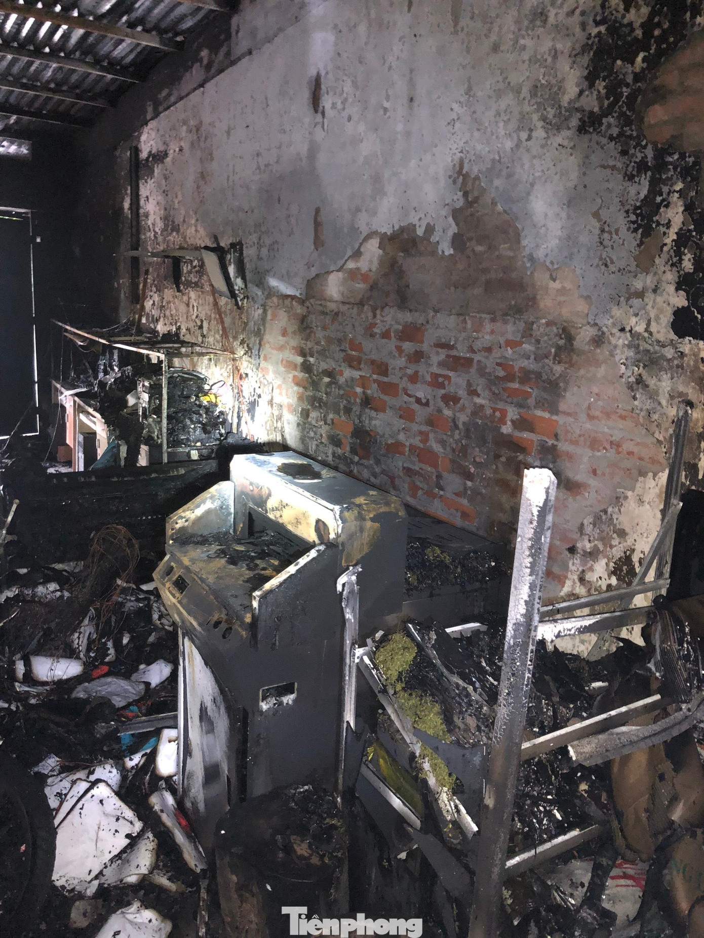 Tài sản bên trong bị thiêu rụi. Ảnh: S.T