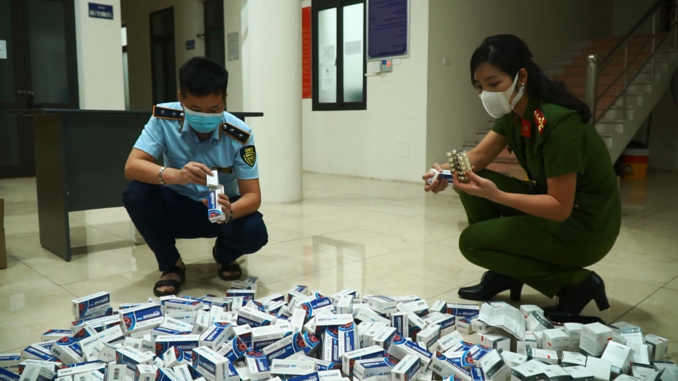 Số thuốc đều không có nhãn phụ tiếng Việt.