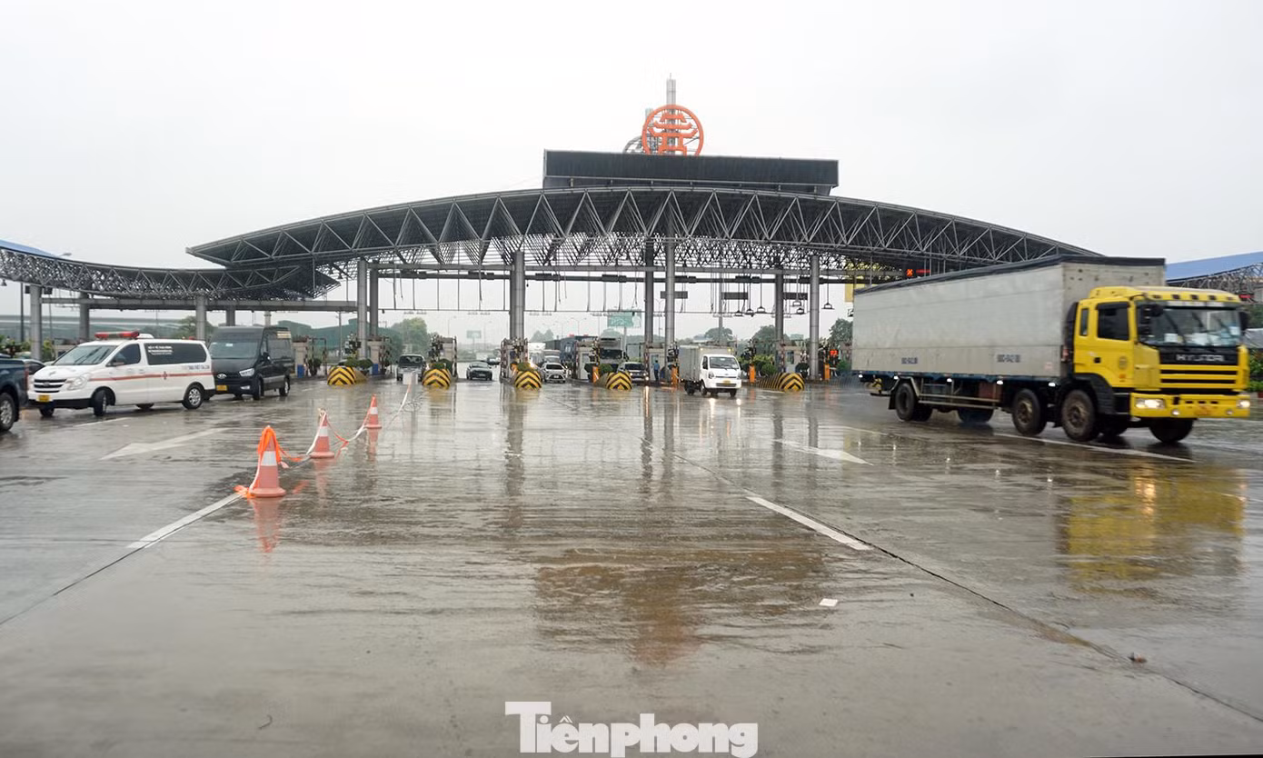 Từ 1/8, các tuyến cao tốc áp dụng thu phí không dừng ETC. Ảnh: Thanh Hà