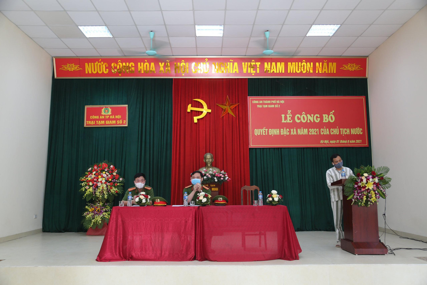 Sáng 1/9, Trại Tạm giam số 1, số 2 và Nhà Tạm giữ 3 Công an cấp huyện thuộc Công an TP Hà Nội tổ chức Lễ Công bố Quyết định đặc xá năm 2021.