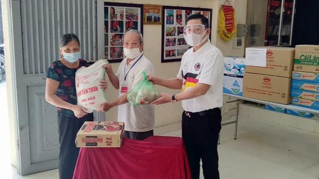 Một số cá nhân hỗ trợ người khó khăn trong đại dịch COVID-19. Một số cá nhân hỗ trợ người khó khăn trong đại dịch COVID-19.