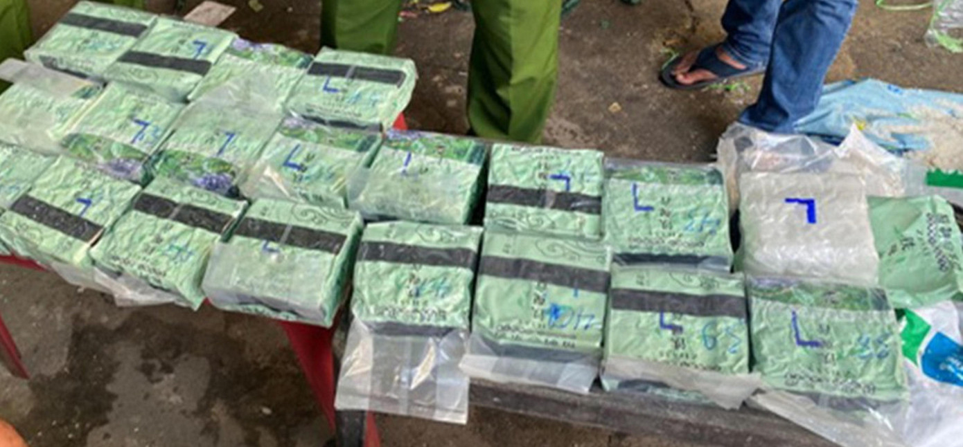 100kg ma tuý cùng hàng chục nghìn viên thuốc lắc bị phát hiện. 100kg ma tuý cùng hàng chục nghìn viên thuốc lắc bị phát hiện.