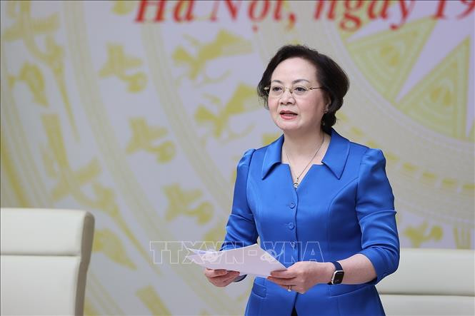 Bộ trưởng Bộ Nội vụ Phạm Thị Thanh Trà báo cáo về công tác CCHC 6 tháng đầu năm. Bộ trưởng Bộ Nội vụ Phạm Thị Thanh Trà báo cáo về công tác CCHC 6 tháng đầu năm.