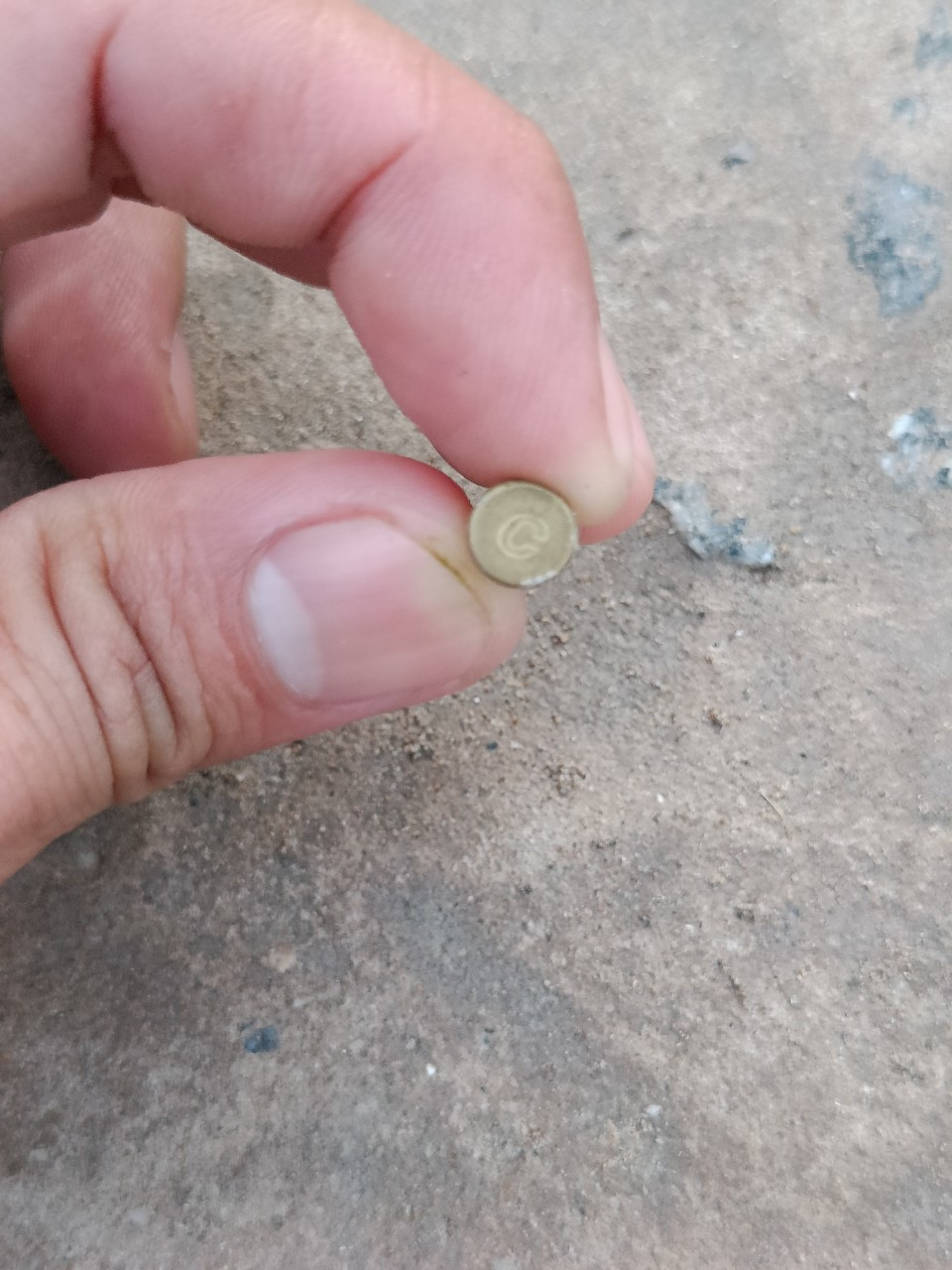 Vỏ đạn được phát hiện tại hiện trường. Vỏ đạn được phát hiện tại hiện trường.