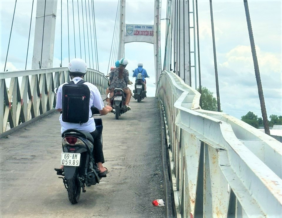 Hậu quả, cầu Rạch Ráng bị hư hỏng nặng. Cầu bị lún nền, biến dạng thanh lan can, ảnh hưởng đến các phương tiện lưu thông qua cầu. Ước thiệt hại theo báo cáo của đơn vị quản lý cầu khoảng 5 tỷ đồng.