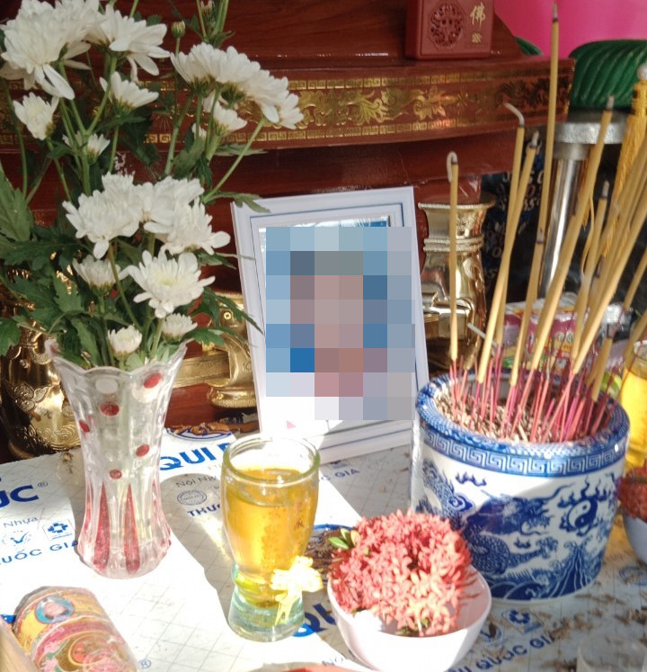 Gia đình tổ chức hậu sự cho bé trai xấu số.