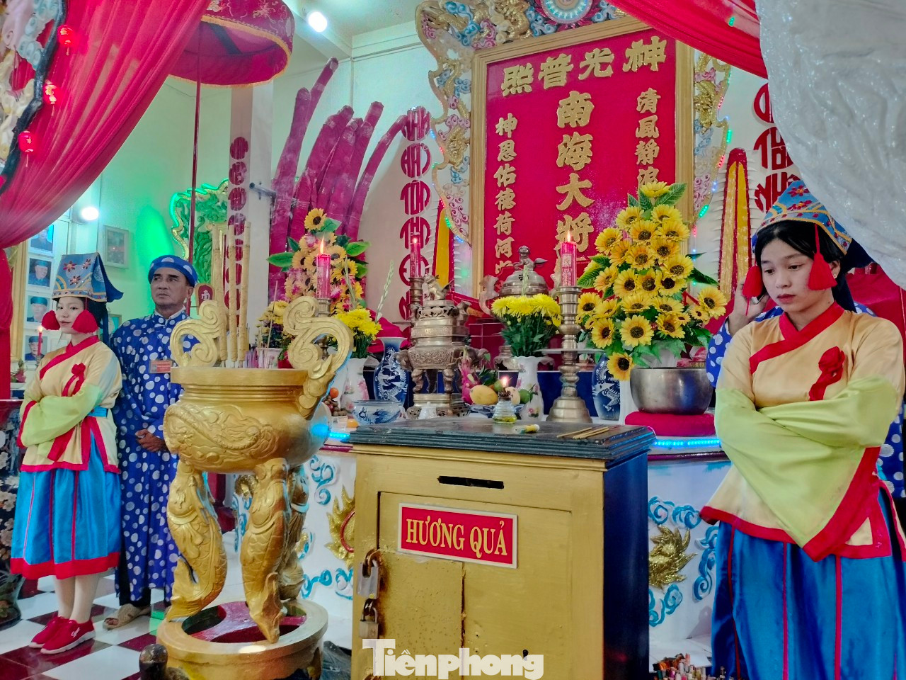 Lễ hội Nghinh Ông Sông Đốc, huyện Trần Văn Thời, tỉnh Cà Mau được tổ chức vào ngày 14-15/2 (Âm lịch) hàng năm nhằm tôn vinh loài cá Voi, hay còn gọi là “Nam Hải đại tướng quân”, cầu cho mưa thuận gió hòa, quốc thái dân an, ngư dân ra khơi đánh bắt được trúng mùa.