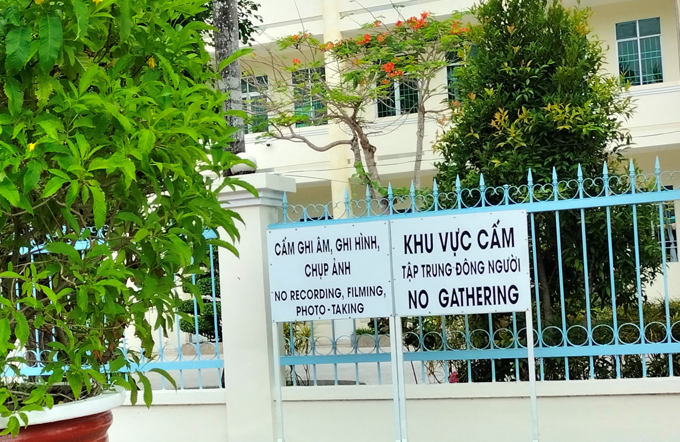 Một số cơ quan, sở ngành của tỉnh Bạc Liêu đã gỡ bỏ bảng "cấm ghi âm, ghi hình, chụp ảnh".