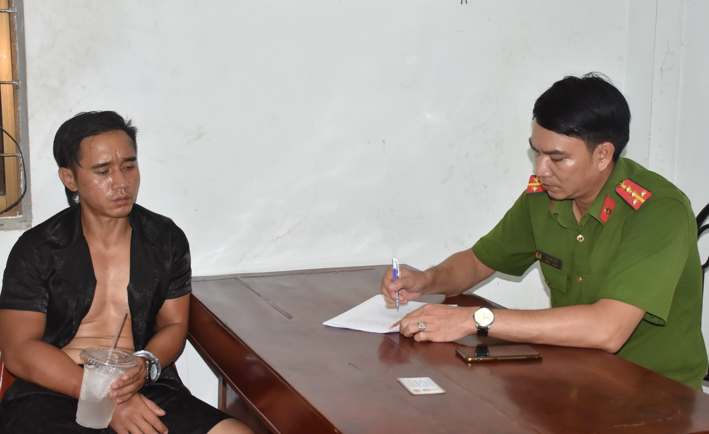 Đối tượng Thịnh tại cơ quan công an. Ảnh: Trọng Nguyễn.