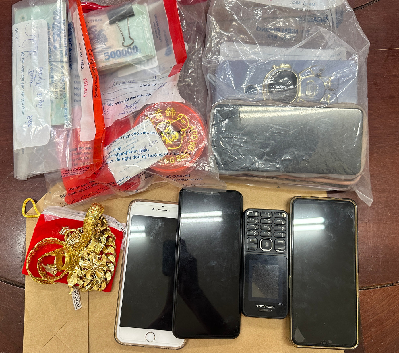 Tài sản vụ trộm vàng.