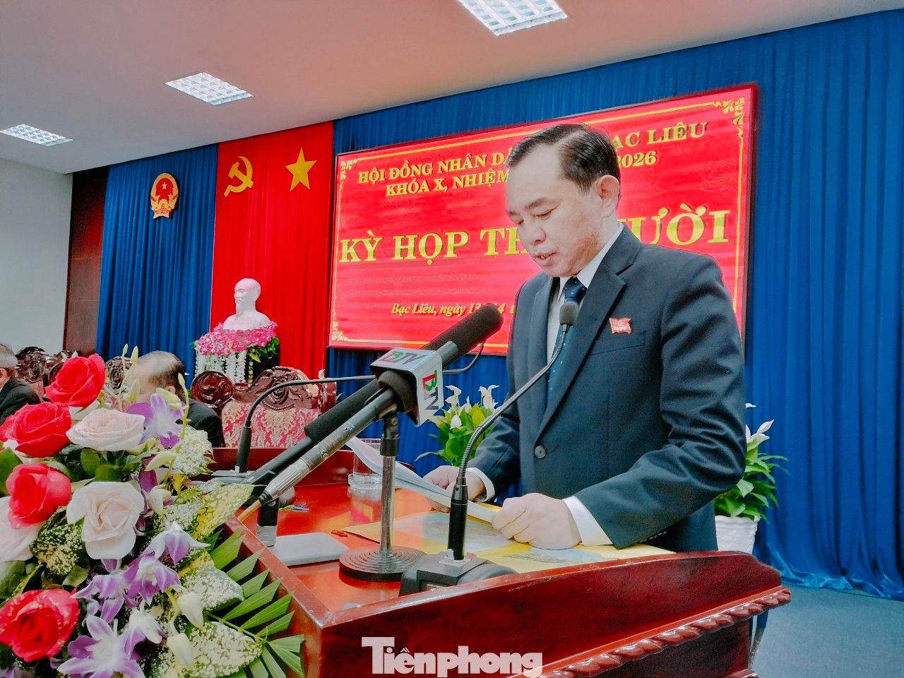 Ông Phan Thanh Duy, Phó Chủ tịch UBND tỉnh Bạc Liêu báo cáo trả lời kiến nghị của cử tri. Ông Phan Thanh Duy, Phó Chủ tịch UBND tỉnh Bạc Liêu báo cáo trả lời kiến nghị của cử tri.