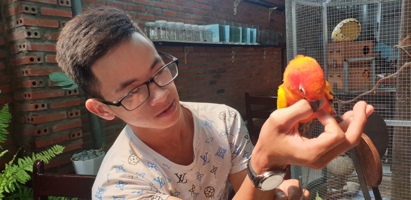 Mỗi chú chim, mỗi con vật có một vẻ đẹp, màu sắc khác nhau, tạo ra một không gian như khu rừng nhiệt đới thu nhỏ, là địa chỉ thú vị cho giới trẻ, đặc biệt là trẻ em ở thành phố Cà Mau.