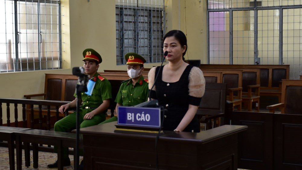 Hiến tại phiên toà sơ thẩm. Hiến tại phiên toà sơ thẩm.