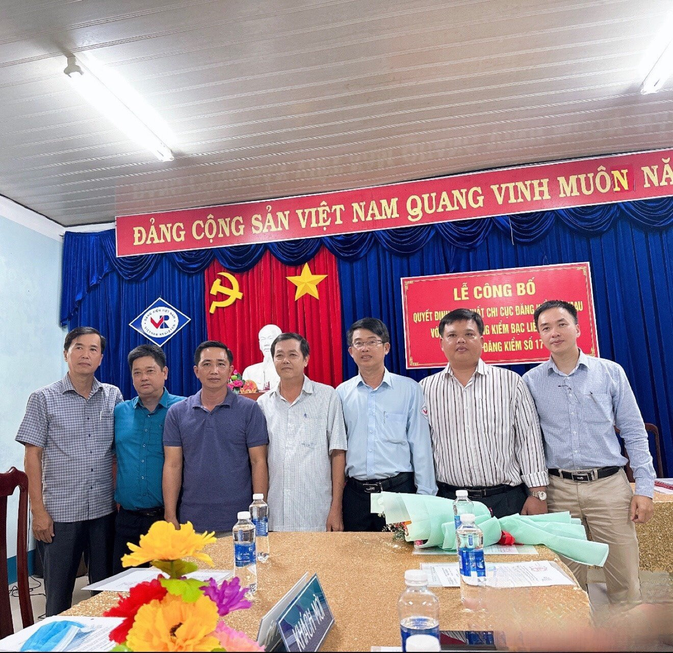 Lãnh đạo Cục Đăng kiểm Việt Nam, Sở GTVT Cà Mau chụp ảnh lưu niệm với Ban Giám đốc Chi cục Đăng kiểm số 17. Lãnh đạo Cục Đăng kiểm Việt Nam, Sở GTVT Cà Mau chụp ảnh lưu niệm với Ban Giám đốc Chi cục Đăng kiểm số 17.