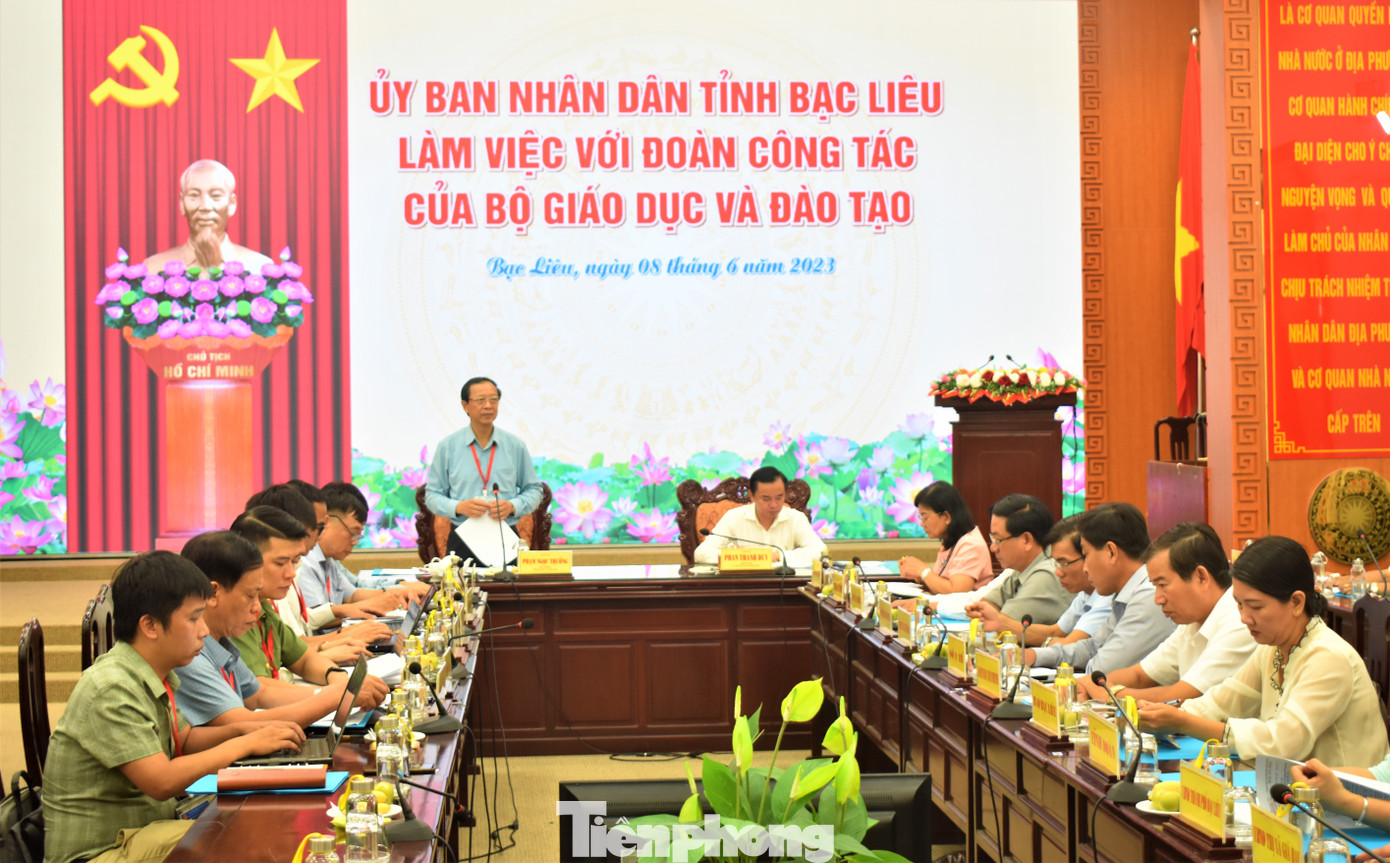 Quang cảnh buổi làm việc với đoàn công tác của Bộ GD&amp;ĐT.