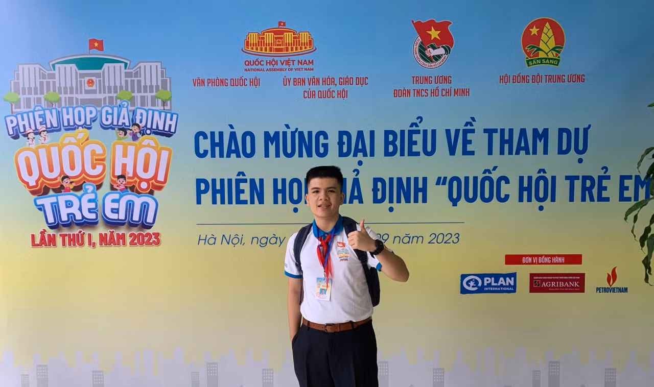 Lê Nguyễn Hoàng Nhật Đình là một trong hai đại biểu tỉnh Cà Mau dự phiên họp giả định “Quốc hội trẻ em” lần thứ I, năm 2023 tại Hà Nội. Lê Nguyễn Hoàng Nhật Đình là một trong hai đại biểu tỉnh Cà Mau dự phiên họp giả định “Quốc hội trẻ em” lần thứ I, năm 2023 tại Hà Nội.