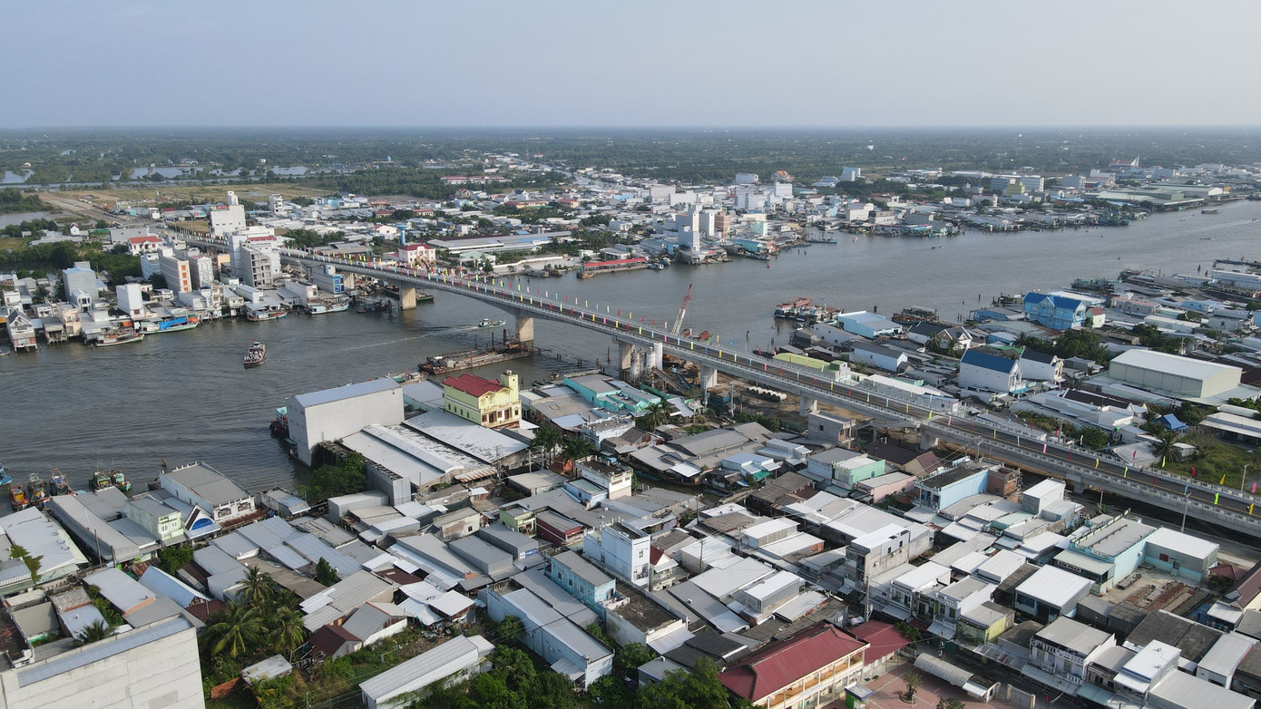 Công trình cầu sông Ông Đốc (thị trấn Sông Đốc, huyện Trần Văn Thời) được khởi công cuối tháng 10/2021, chiều dài hơn 1,4 km, với tổng mức đầu tư 690 tỷ đồng. Công trình cầu sông Ông Đốc (thị trấn Sông Đốc, huyện Trần Văn Thời) được khởi công cuối tháng 10/2021, chiều dài hơn 1,4 km, với tổng mức đầu tư 690 tỷ đồng.