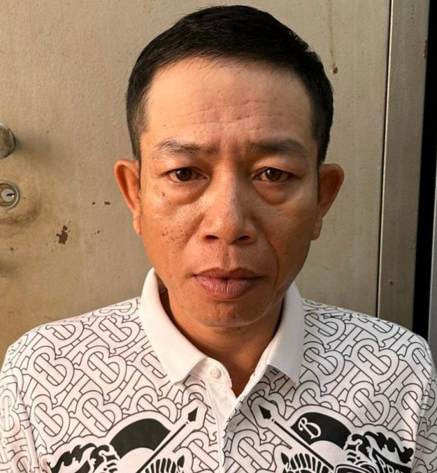 Hiếu tại cơ quan công an.