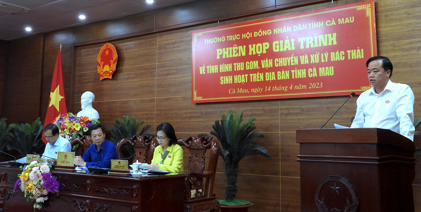 Chủ tịch UBND tỉnh Cà Mau Huỳnh Quốc Việt báo cáo giải trình nhiều nội dung liên quan đến thu gom, vận chuyển và xử lý rác thải sinh hoạt. Chủ tịch UBND tỉnh Cà Mau Huỳnh Quốc Việt báo cáo giải trình nhiều nội dung liên quan đến thu gom, vận chuyển và xử lý rác thải sinh hoạt.