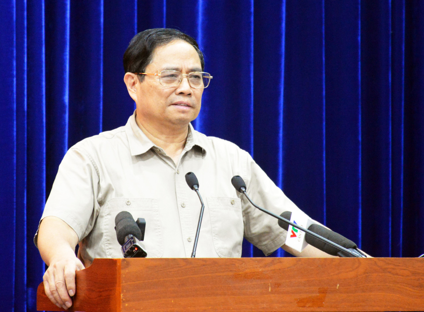 Thủ tướng Chính phủ Phạm Minh Chính phát biểu tại cuộc làm việc với lãnh đạo các tỉnh Cà Mau, Bạc Liêu, Sóc Trăng về tình hình sạt lở. Thủ tướng Chính phủ Phạm Minh Chính phát biểu tại cuộc làm việc với lãnh đạo các tỉnh Cà Mau, Bạc Liêu, Sóc Trăng về tình hình sạt lở.