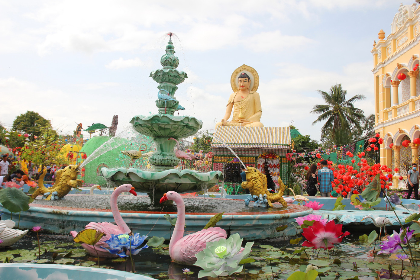 Chùa Giác Hoa được xây dựng theo lối kiến trúc Đông – Tây kết hợp, đan xen hài hòa tạo nên nét độc đáo.