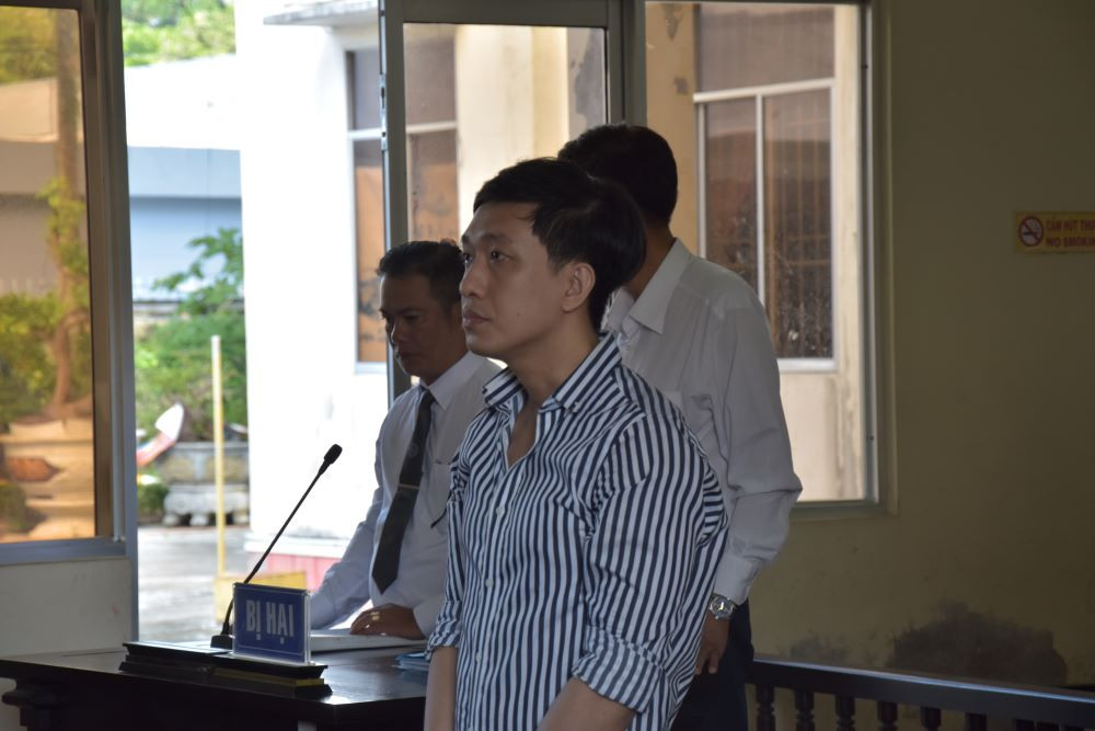 Hùng tại phiên tòa xét xử sơ thẩm.