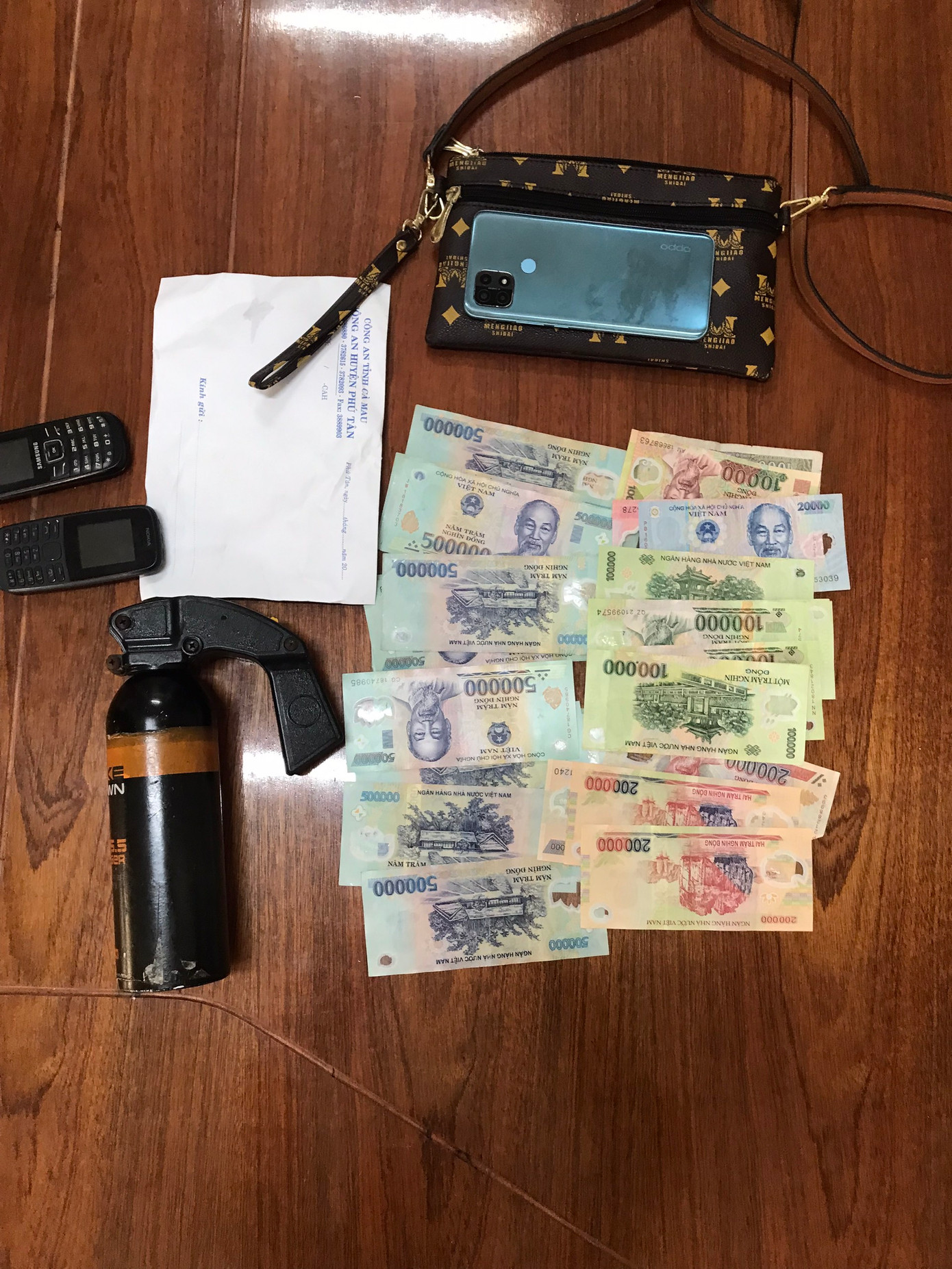 Tang vật vụ cướp tài sản.