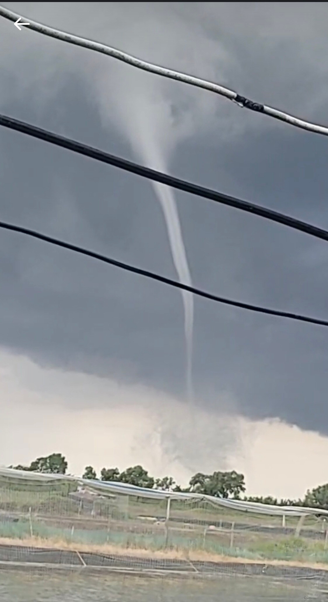 Vòi rồng cao hàng chục mét xuất hiện ở Bạc Liêu. Vòi rồng cao hàng chục mét xuất hiện ở Bạc Liêu.