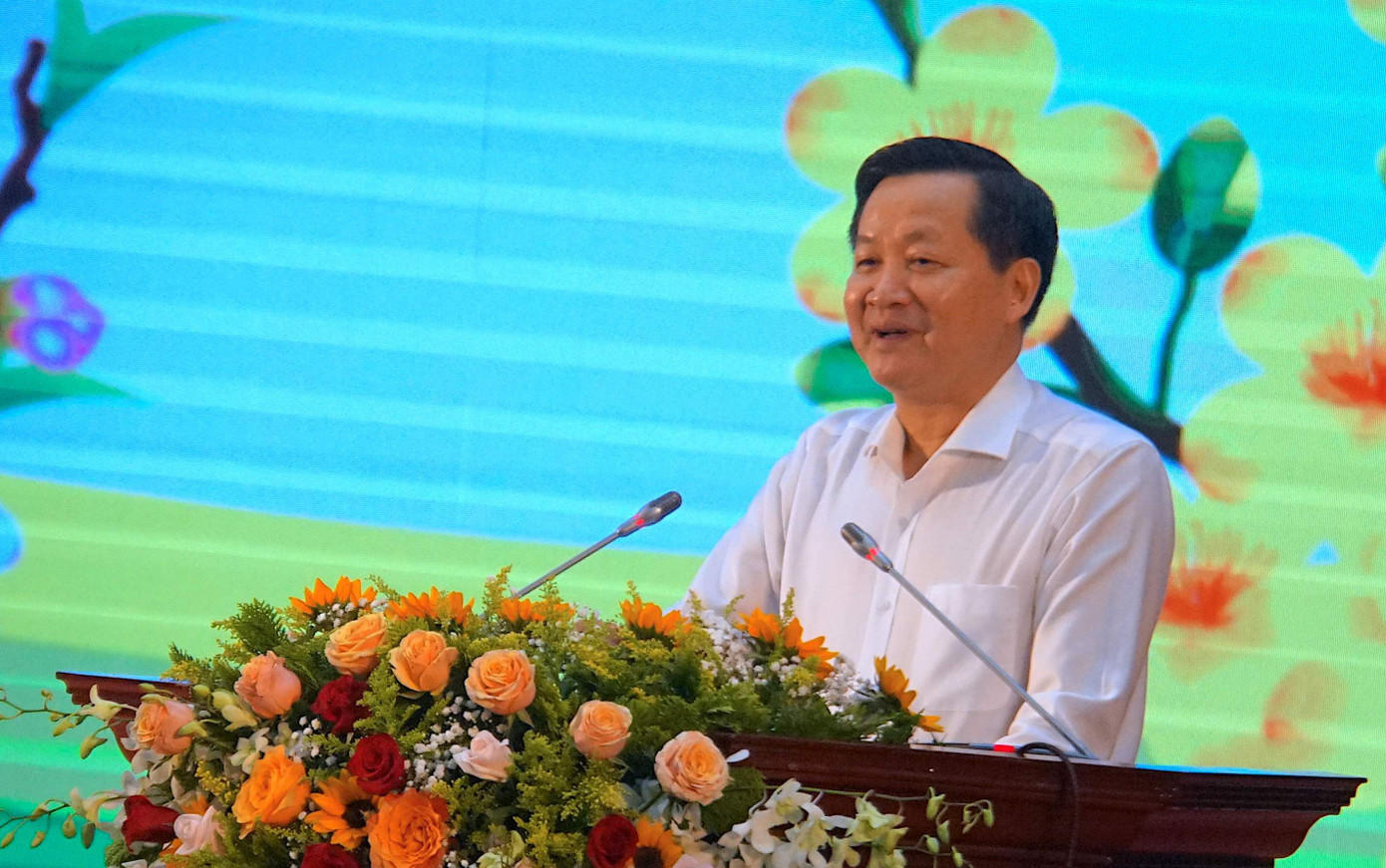 Phó Thủ tướng Lê Minh Khái phát biểu tại buổi họp mặt, chúc Tết hộ nghèo và công nhân lao động.