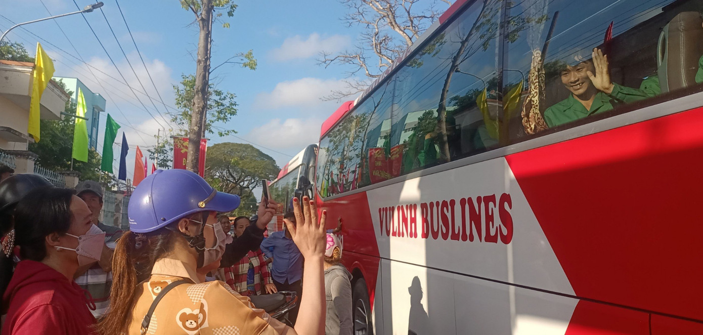 Người thân gửi lời chúc tốt đẹp tới con em mình. Người thân gửi lời chúc tốt đẹp tới con em mình.