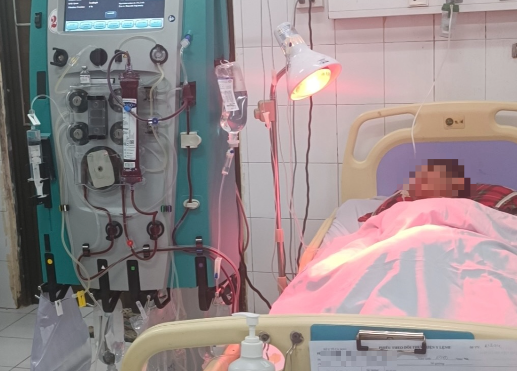 Bệnh nhân đang điều trị lọc máu tại Bệnh viện Đa khoa Cà Mau.