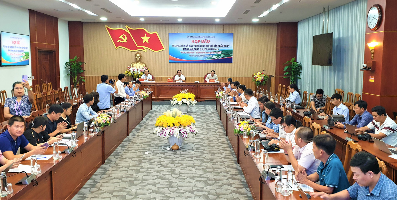 Quang cảnh buổi họp báo.