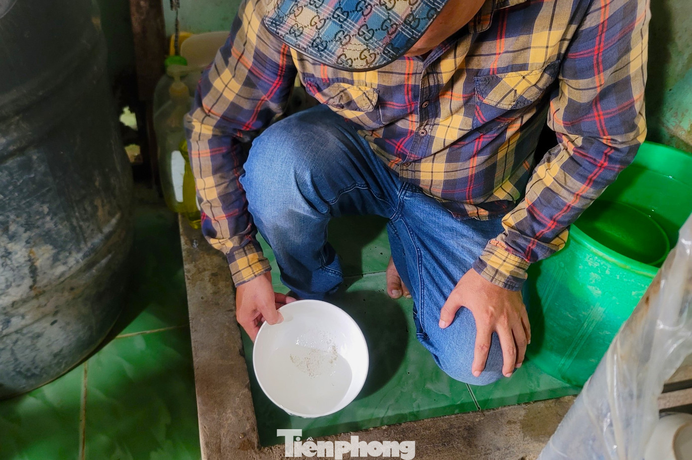 Thực trạng nước bị nhiễm cát diễn ra nghiêm trọng hơn một tháng qua.