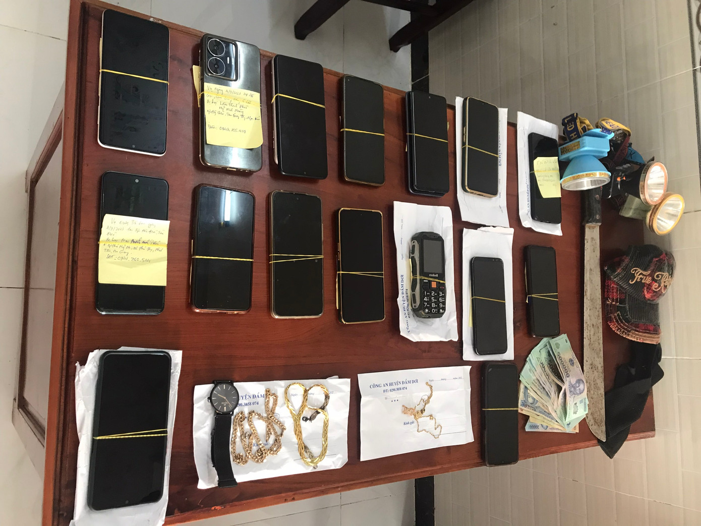 Tang vật cơ quan công an thu giữ được.